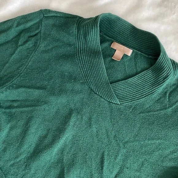 Evergreen v-neck sweater - Picture 3 of 17